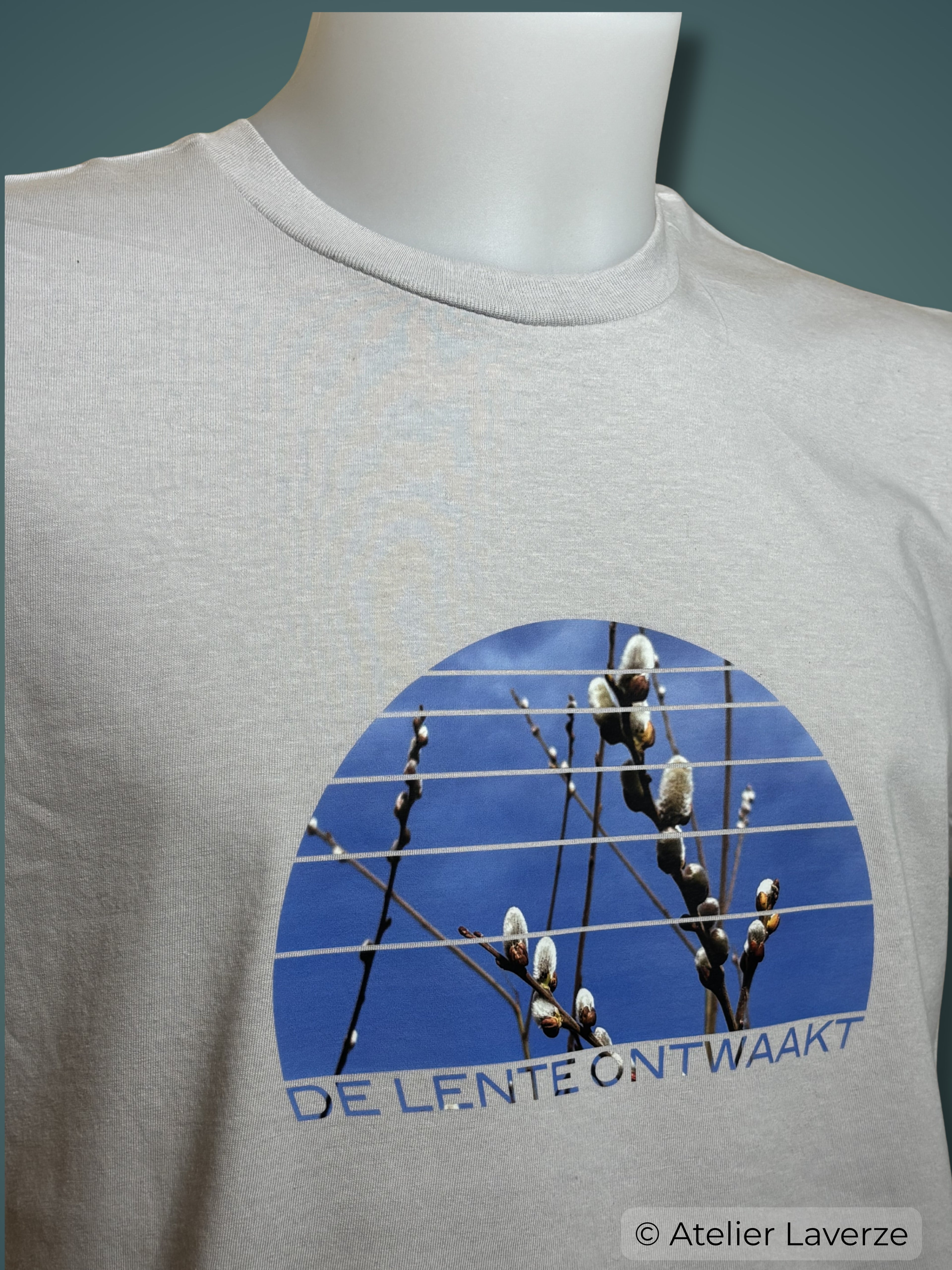 DE LENTE ONTWAAKT (dames t-shirt)