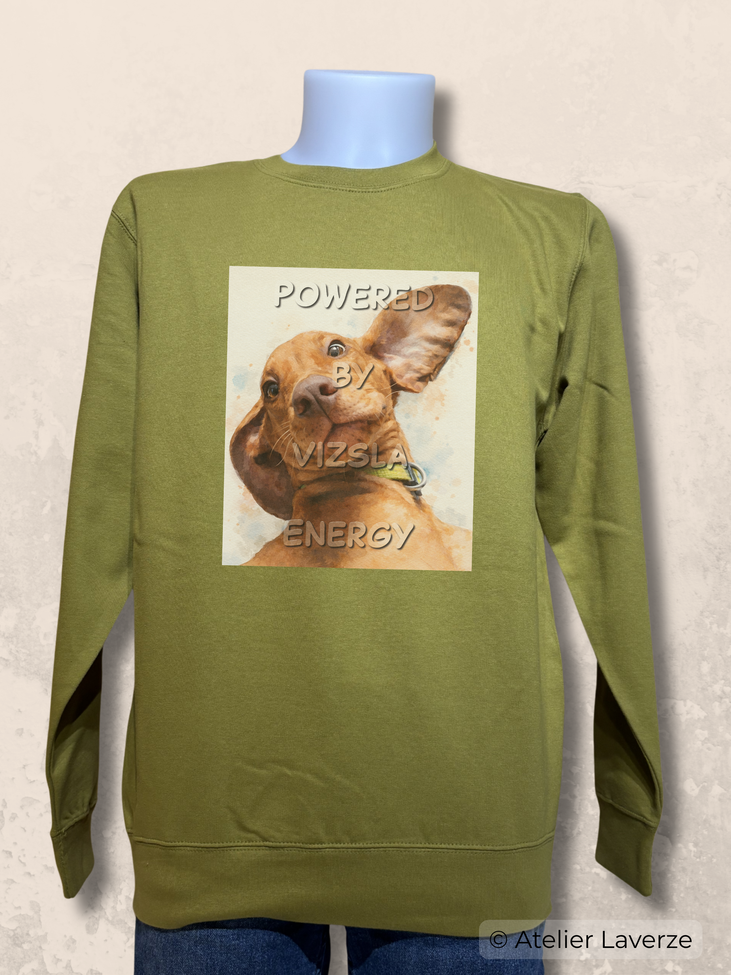 Heren sweater met bedrukking: Powered by Vizsla energy