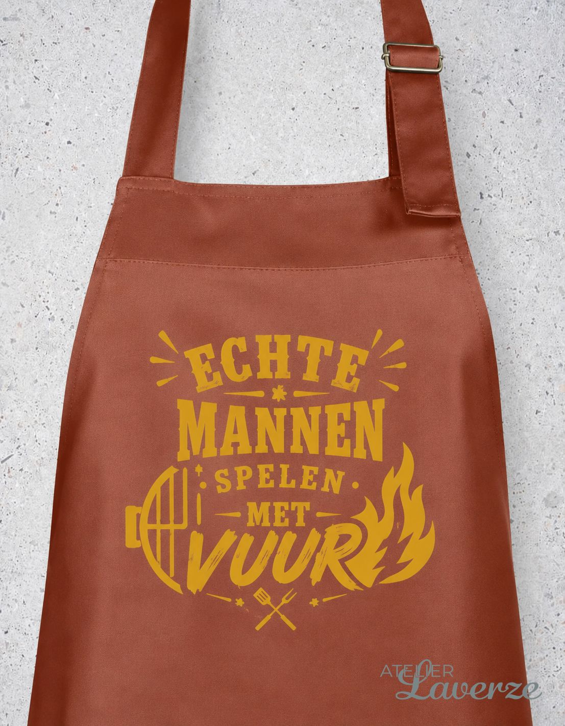 ECHTE MANNEN SPELEN MET VUUR (schort)